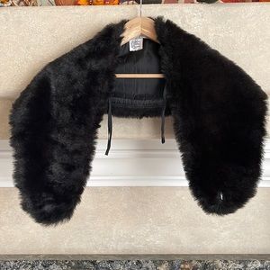 La Belle Size Small Oversized Faux Fur Collar and Shawl in Black